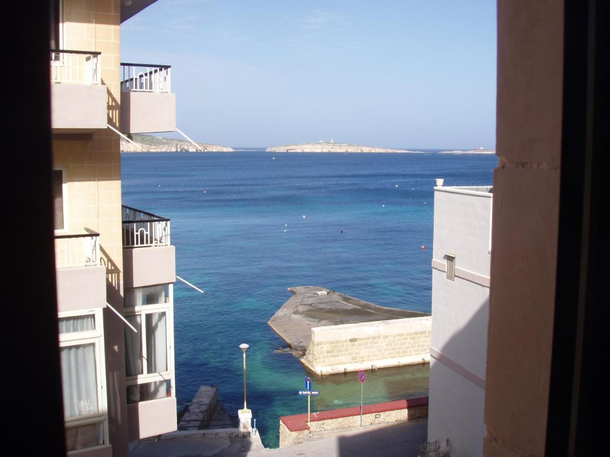 The Sea Just Across The Road - Flat 3 *