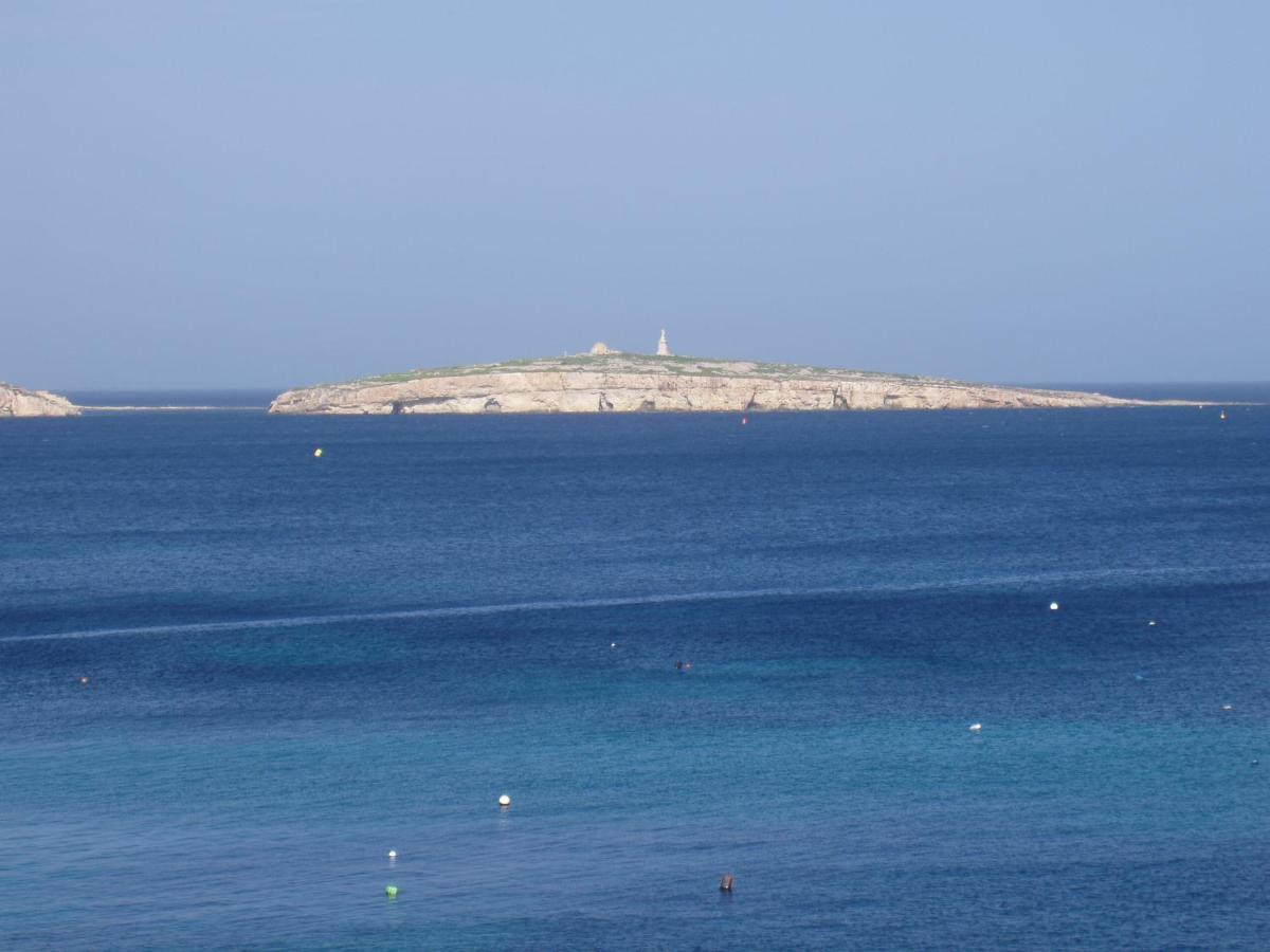 The Sea Just Across The Road - Flat 3 Apartment St. Paul's Bay