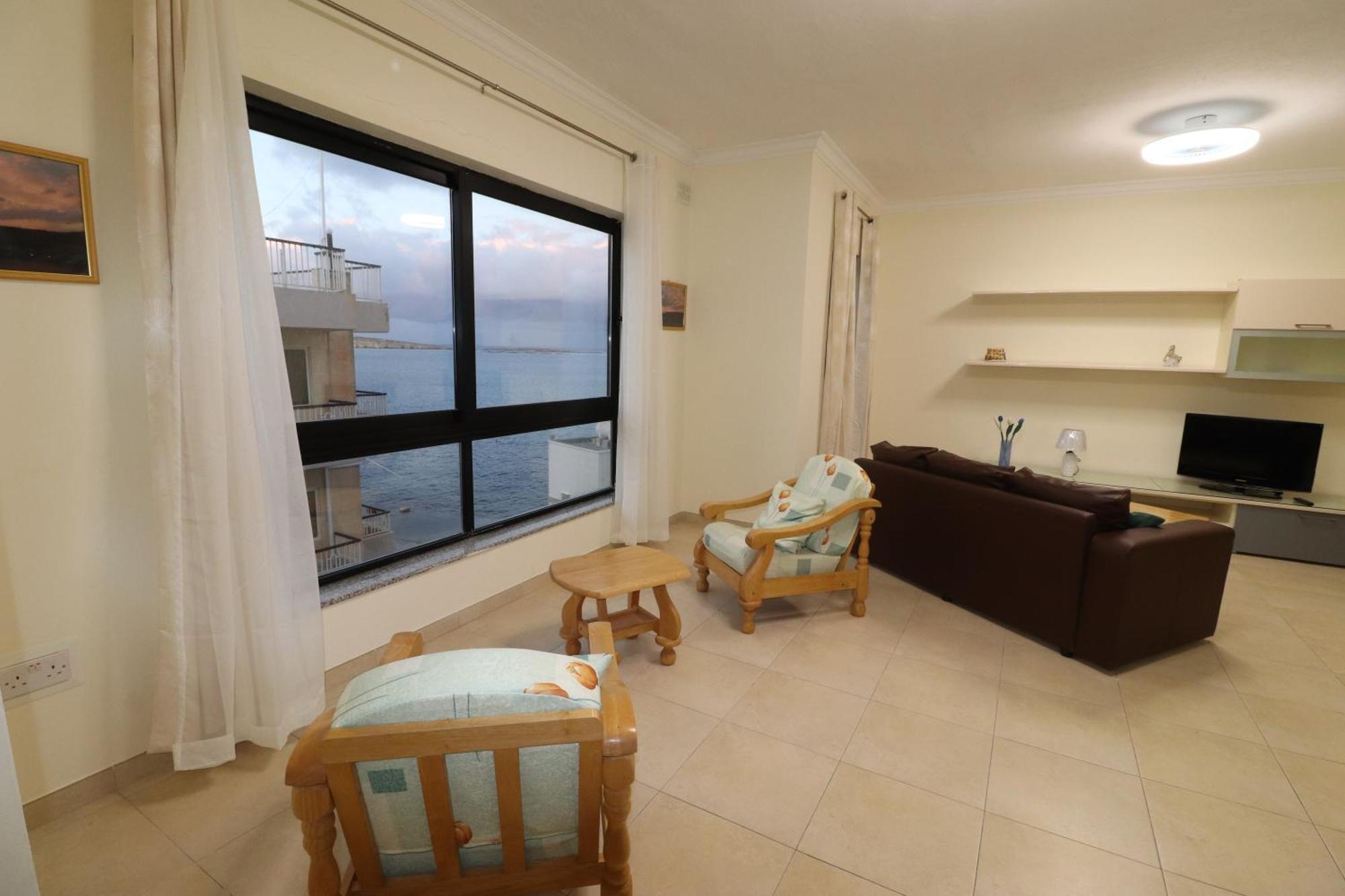 The Sea Just Across The Road - Flat 3 * St. Paul's Bay